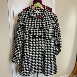 Like New Cato Wool Blend Geometric Pea Coat  Herringbone Black/White